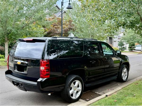 2014 Chevrolet Suburban 1500 LT 4x2 Automatic — photo 3