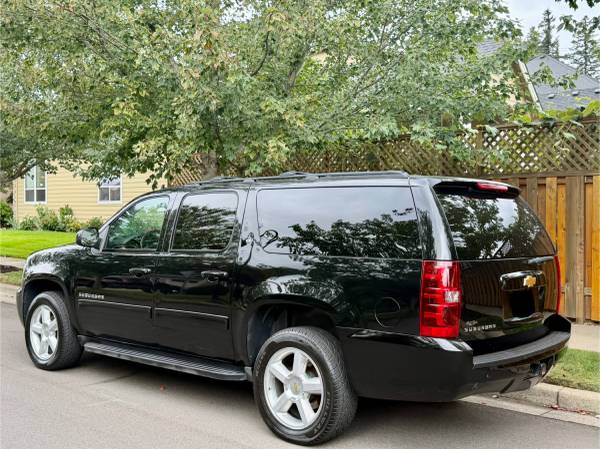 2014 Chevrolet Suburban 1500 LT 4x2 Automatic — photo 2