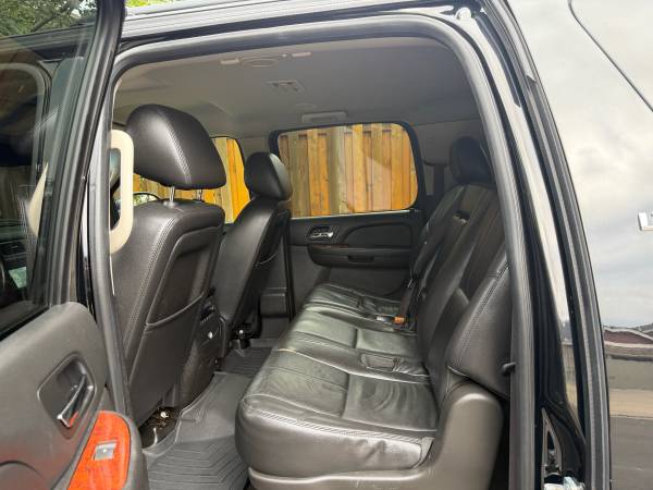 2014 Chevrolet Suburban 1500 LT 4x2 Automatic — photo 6