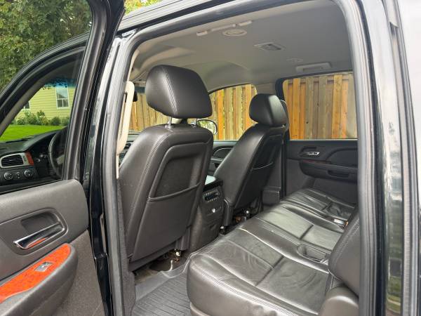 2014 Chevrolet Suburban 1500 LT 4x2 Automatic — photo 7