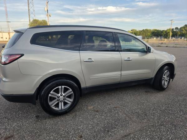2017 Chevrolet Traverse LS All-wheel Drive Automatic — photo 3