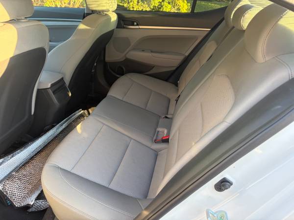 2017 Hyundai Elantra SE — photo 4