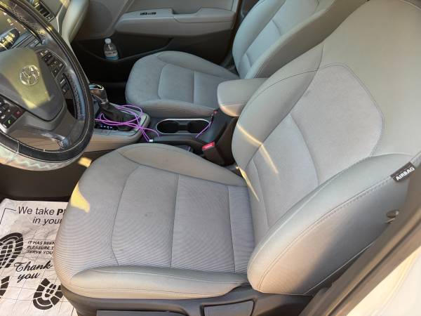 2017 Hyundai Elantra SE — photo 3