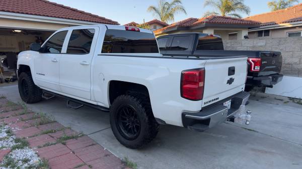 2017 Chevrolet Silverado 2500hd LT 4x4 Regular Cab 8 ft. box 133.6 in. WB Automatic — photo 2