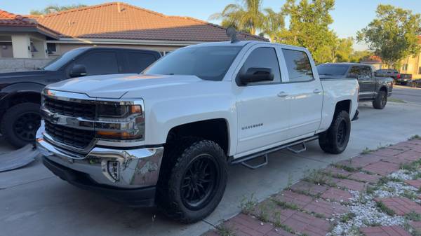 2017 Chevrolet Silverado 2500hd LT 4x4 Regular Cab 8 ft. box 133.6 in. WB Automatic — photo 5