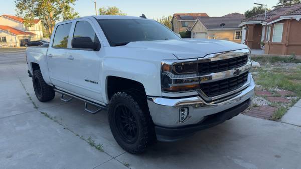 2017 Chevrolet Silverado 2500hd LT 4x4 Regular Cab 8 ft. box 133.6 in. WB Automatic — photo 1