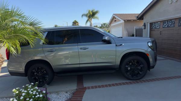 2023 GMC Yukon SLE 4x4 Automatic — photo 3