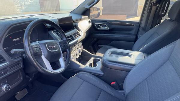 2023 GMC Yukon SLE 4x4 Automatic — photo 6