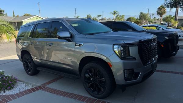 2023 GMC Yukon SLE 4x4 Automatic — photo 1