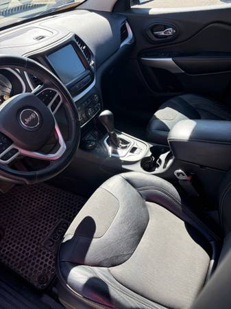 2018 Jeep Cherokee Latitude Plus 4dr Front-wheel Drive Automatic — photo 5