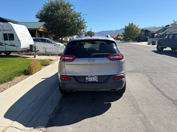 2018 Jeep Cherokee Latitude Plus 4dr Front-wheel Drive Automatic — photo 3