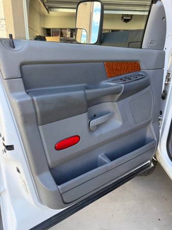 2006 Dodge RAM 3500 SLT 4x2 Quad Cab 160.5 in. WB Automatic — photo 8