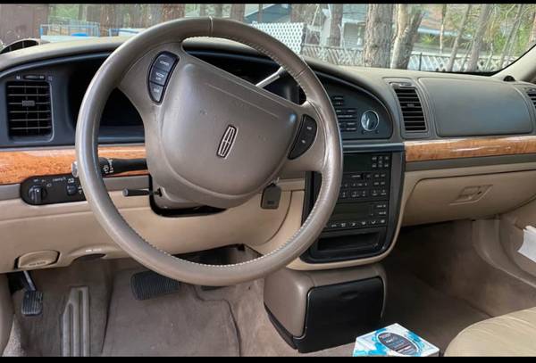 2001 Lincoln Continental Base 4dr Sedan Automatic — photo 3