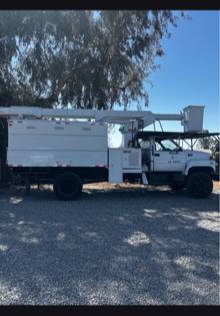2000 GMC Boom Truck — photo 1