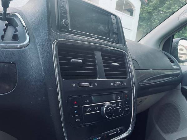 2011 Dodge Grand Caravan Lux Front-wheel Drive Passenger Van Automatic — photo 6