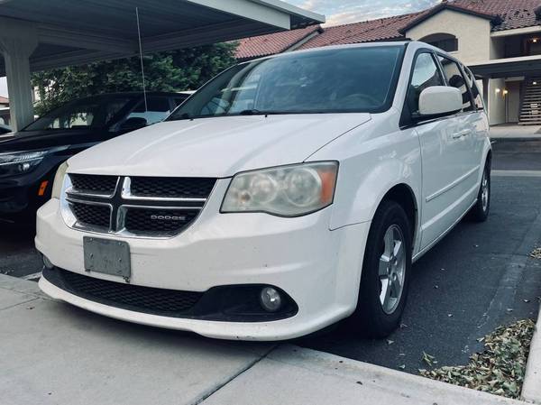 2011 Dodge Grand Caravan Lux Front-wheel Drive Passenger Van Automatic — photo 2