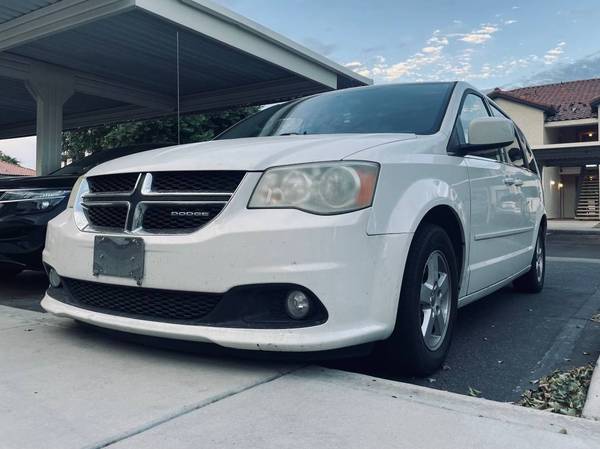 2011 Dodge Grand Caravan Lux Front-wheel Drive Passenger Van Automatic — photo 1