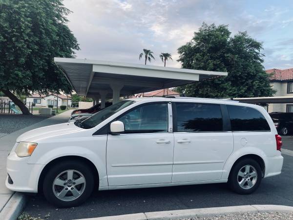 2011 Dodge Grand Caravan Lux Front-wheel Drive Passenger Van Automatic — photo 3