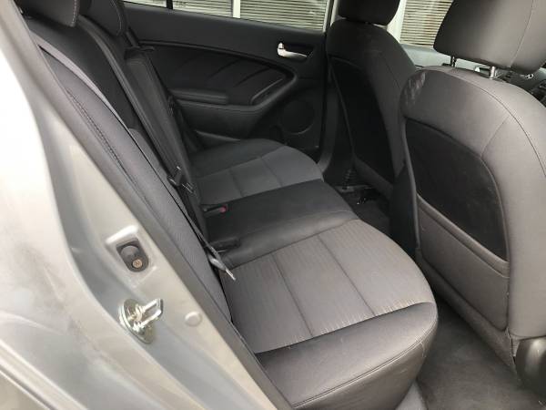 2018 KIA Forte EX 4dr Hatchback Automatic — photo 6