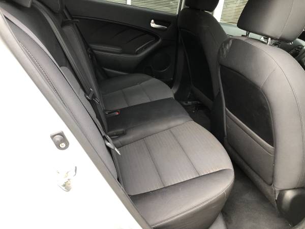 2018 KIA Forte EX 4dr Hatchback Automatic — photo 9