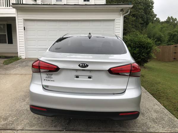 2018 KIA Forte EX 4dr Hatchback Automatic — photo 2