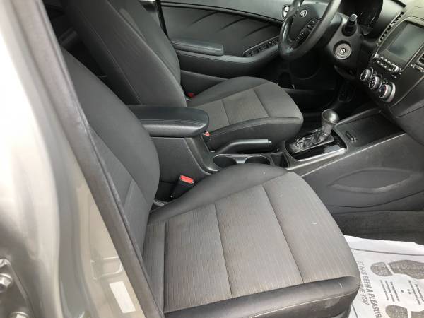 2018 KIA Forte EX 4dr Hatchback Automatic — photo 8