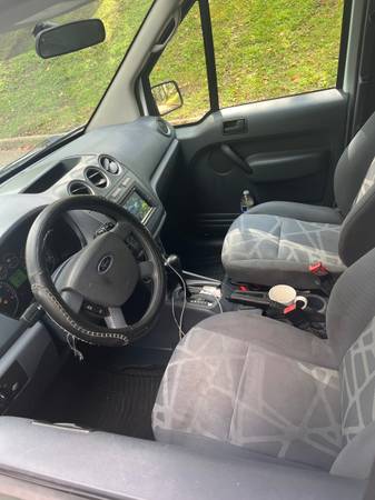 2011 Ford Transit Connect XLT Cargo Van Automatic — photo 5