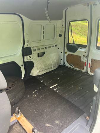 2011 Ford Transit Connect XLT Cargo Van Automatic — photo 6