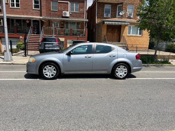 2014 Dodge Avenger SE — photo 1