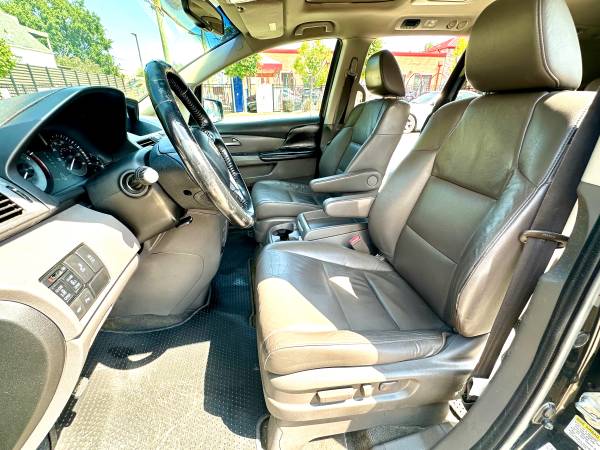 2011 Honda Odyssey Touring Elite Passenger Van Automatic — photo 10