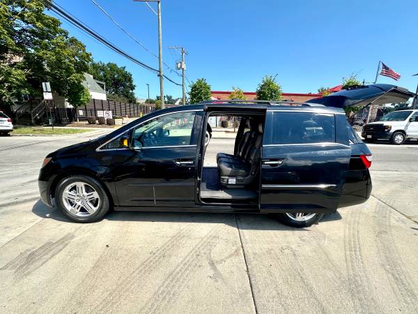 2011 Honda Odyssey Touring Elite Passenger Van Automatic — photo 4