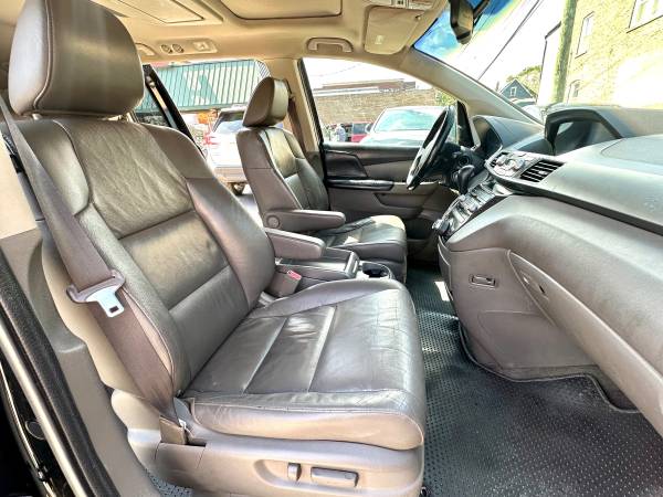 2011 Honda Odyssey Touring Elite Passenger Van Automatic — photo 12