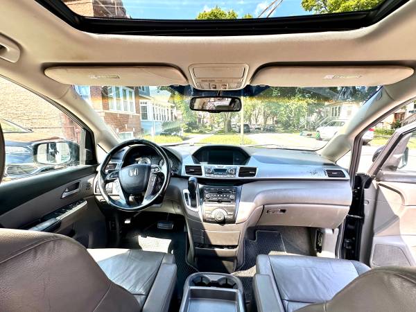 2011 Honda Odyssey Touring Elite Passenger Van Automatic — photo 11