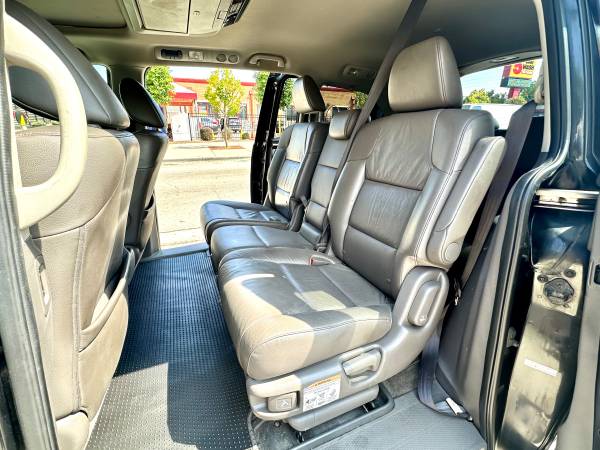 2011 Honda Odyssey Touring Elite Passenger Van Automatic — photo 8