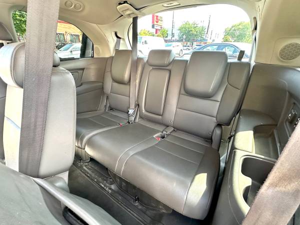 2011 Honda Odyssey Touring Elite Passenger Van Automatic — photo 9