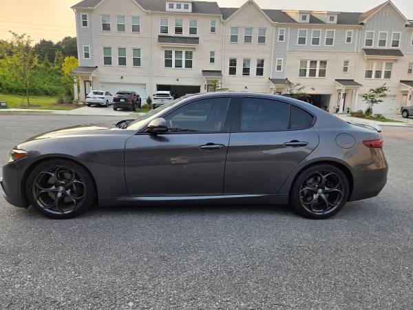 2018 Alfa Romeo Giulia Base — photo 4