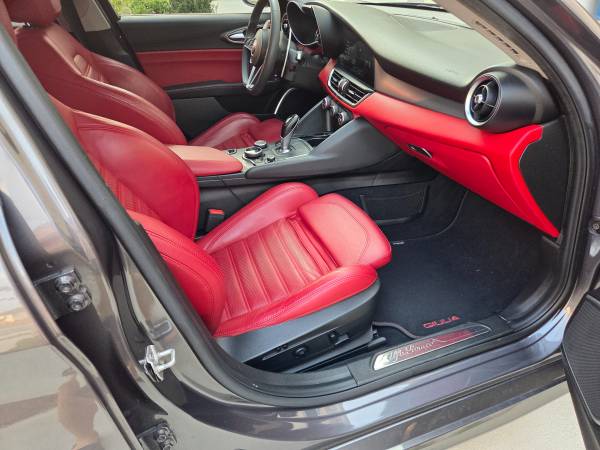 2018 Alfa Romeo Giulia Base — photo 10