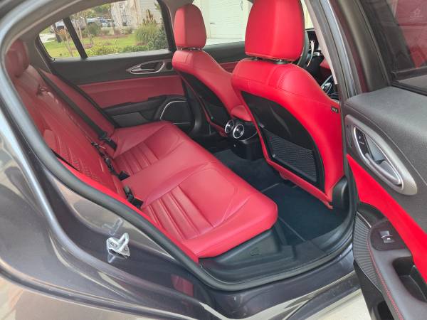 2018 Alfa Romeo Giulia Base — photo 12
