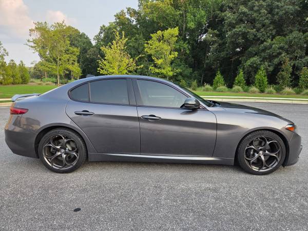 2018 Alfa Romeo Giulia Base — photo 8