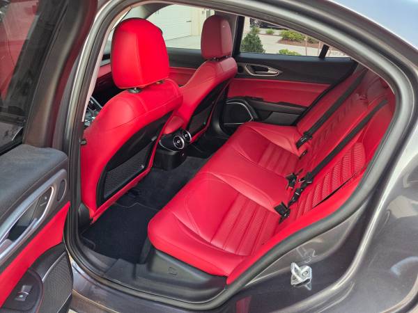 2018 Alfa Romeo Giulia Base — photo 11