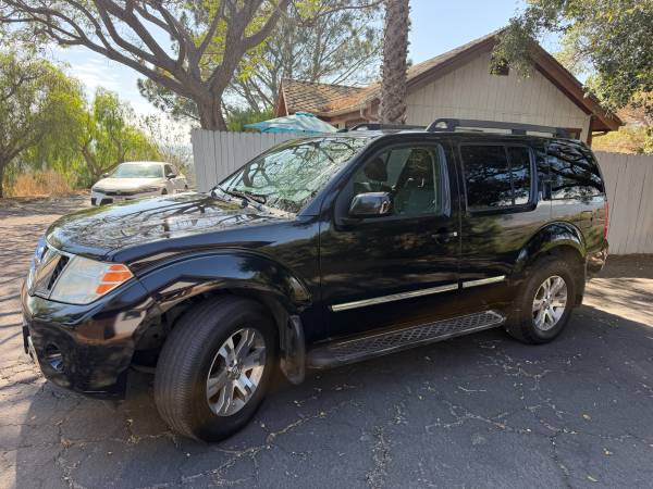 2012 Nissan Pathfinder Silver — photo 1