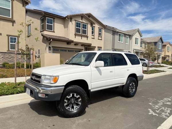1999 Toyota 4runner SR5 V6 4dr 4x4 Automatic — photo 1