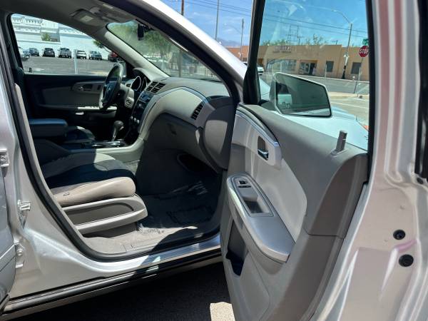 2012 Chevrolet Traverse LS All-wheel Drive Automatic — photo 8