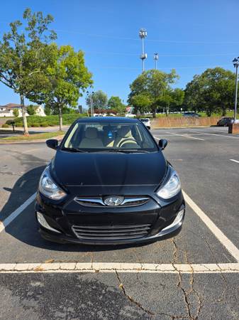 2013 Hyundai Accent SE — photo 1