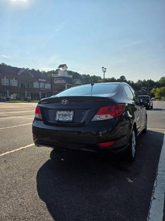 2013 Hyundai Accent SE — photo 3