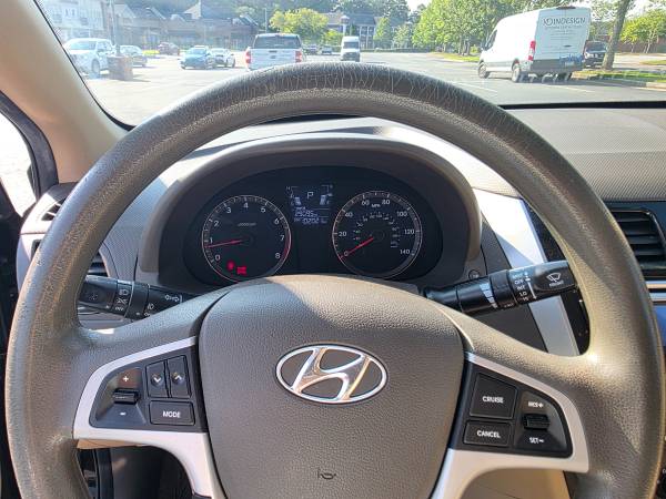2013 Hyundai Accent SE — photo 6