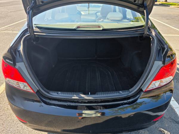 2013 Hyundai Accent SE — photo 4