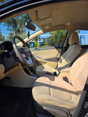 2013 Hyundai Accent SE — photo 7