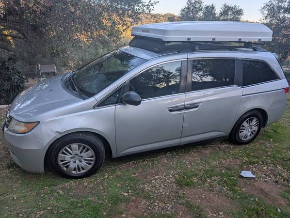 2015 Honda Odyssey LX — photo 2