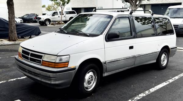 1993 Dodge Grand Caravan ES — photo 1